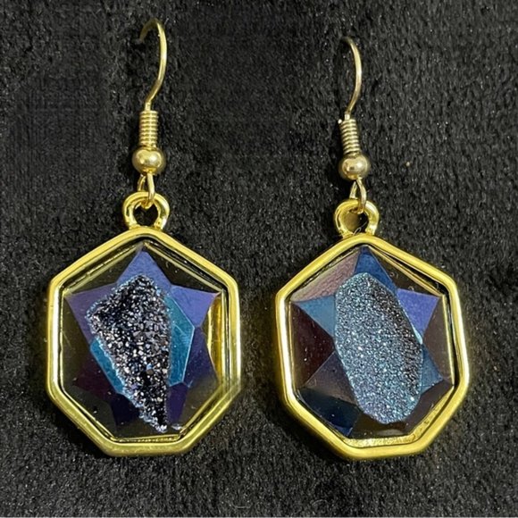 Jewelry - EUC  - Blue Stone Pierced Earrings in Gold Tone